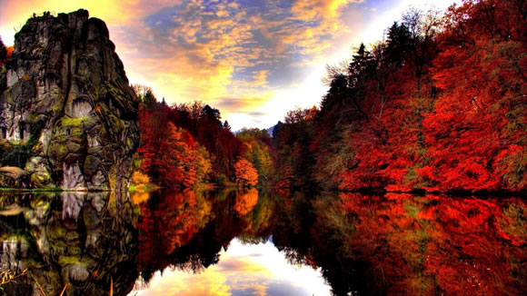 14 Colorful Autumn Wallpapers